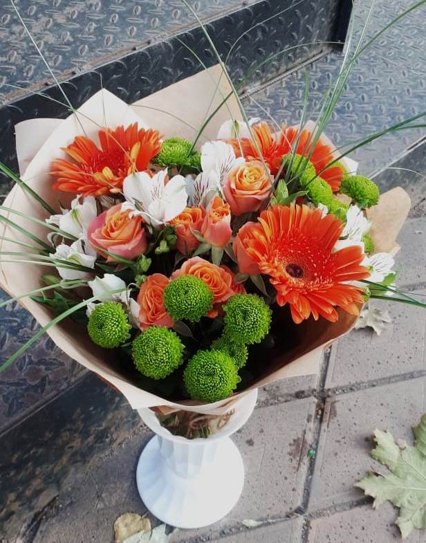 Букет цветов из: Герберы, Хризантемы, Альстромерии и Розы в Костомукше