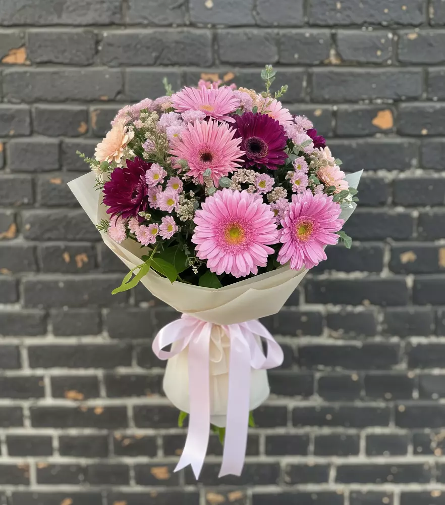 Букет цветов из: Герберы и Хризантемы в Костомукше