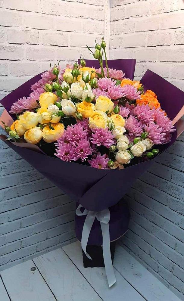 Букет цветов из: Хризантемы и Розы в Костомукше