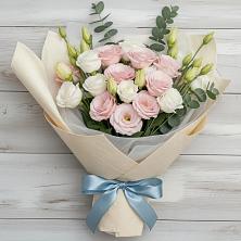 Букет цветов из:  Лизиантусы в Костомукше