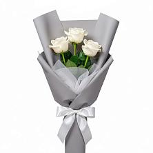 Букет 3 белые розы в Костомукше