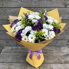 Букет цветов из:  Ирисы, Хризантемы и Ромашки в Костомукше