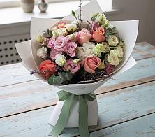 Букет цветов из:  Розы, Лизиантусы и Гвоздики в Костомукше