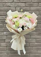Букет цветов из:  Гвоздики, Розы, Лизиантусы и Хризантемы #REPLACE_PRED# Костомукше
