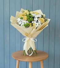 Букет цветов из:  Хризантемы и Розы в Костомукше