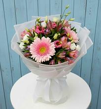 Букет цветов из:  Герберы, Альстромерии и Лизиантусы в Костомукше